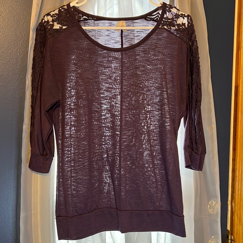Vanity Blouse with Lace sleeves
